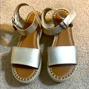Gold platform sandals. Size 6